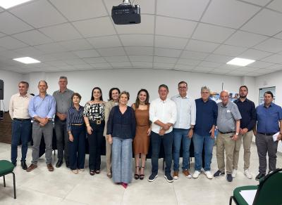 Prefeito de Sengés, Gerson Nunes, é eleito presidente da AMCG